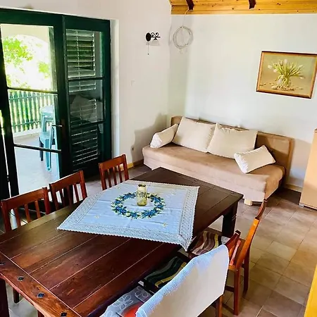 Kardos Pince és Apartman * Raposka