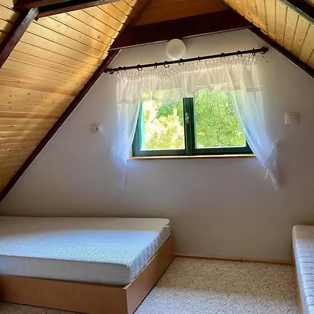 Kardos Pince és Apartman *