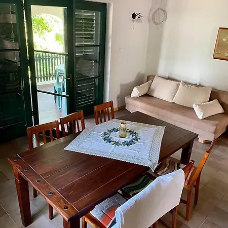 Kardos Pince és Apartman Raposka